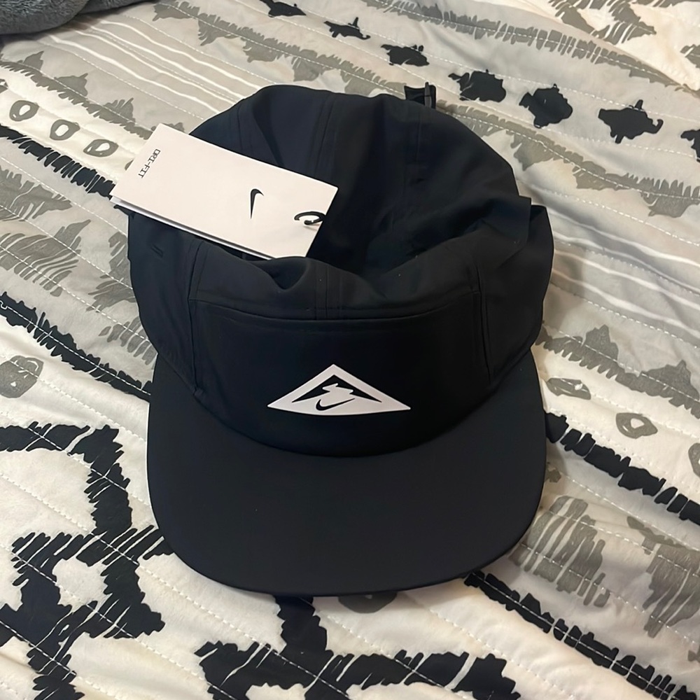 Nike trail hat adult new with tags
